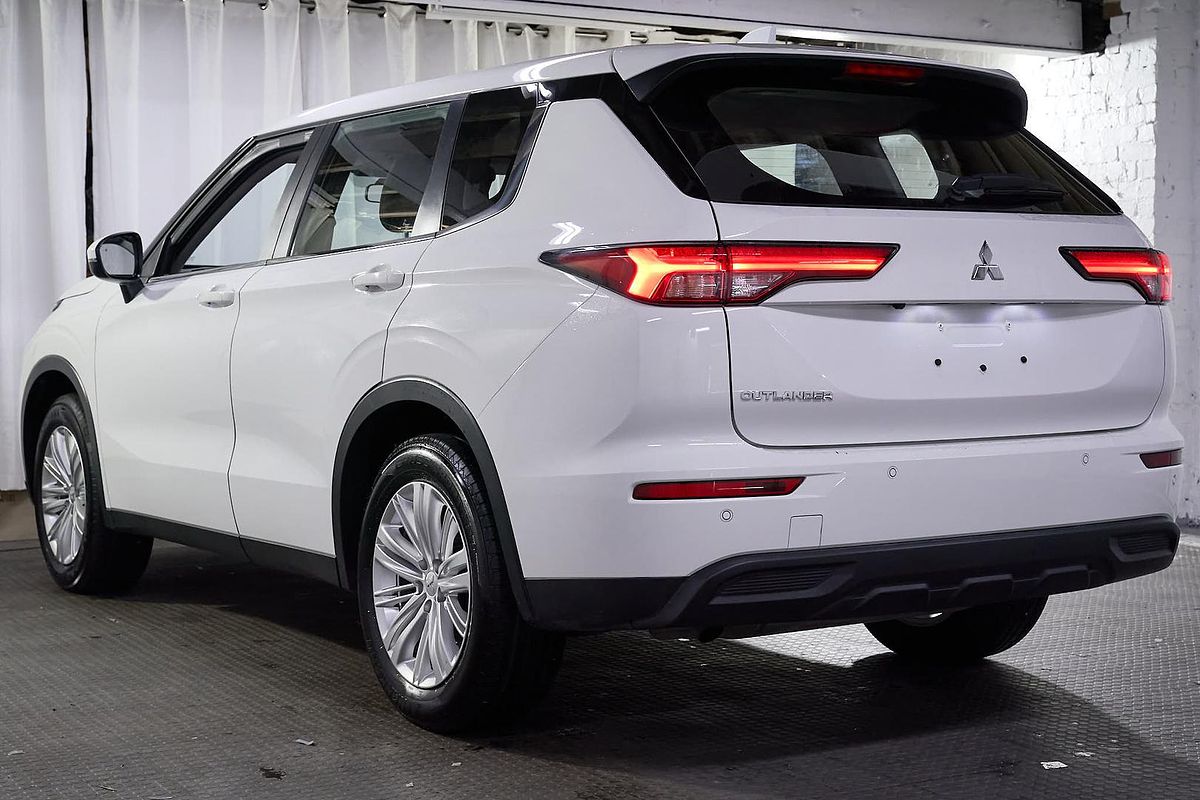 2024 Mitsubishi Outlander ES ZM