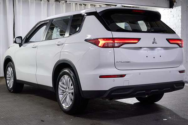 2024 Mitsubishi Outlander ES ZM