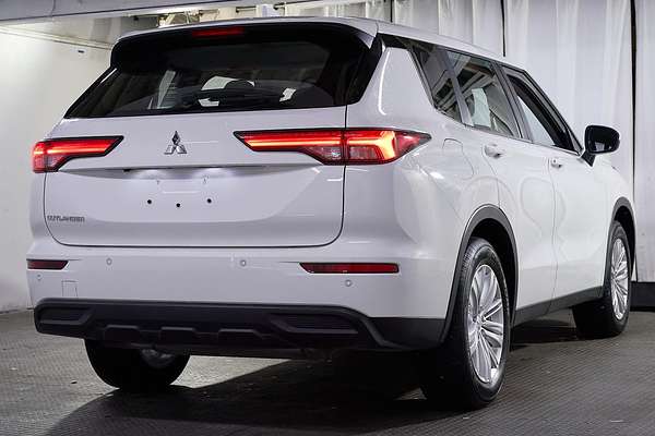 2024 Mitsubishi Outlander ES ZM