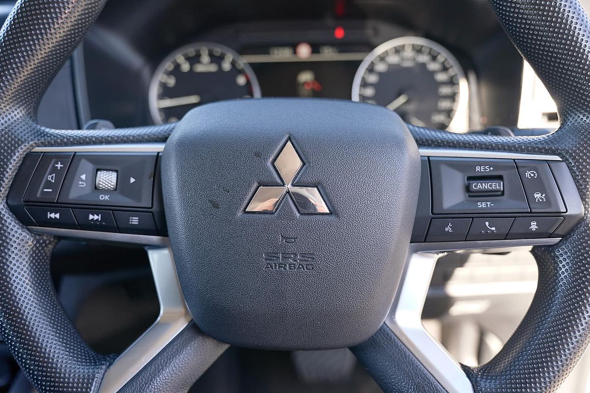 2024 Mitsubishi Outlander ES ZM