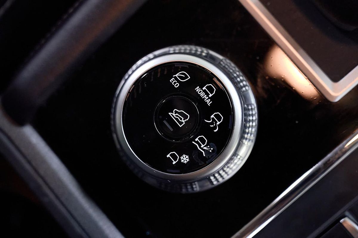 2024 Mitsubishi Outlander ES ZM
