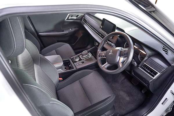 2024 Mitsubishi Outlander ES ZM