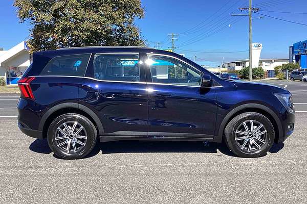 2025 Mahindra XUV700 AX7L