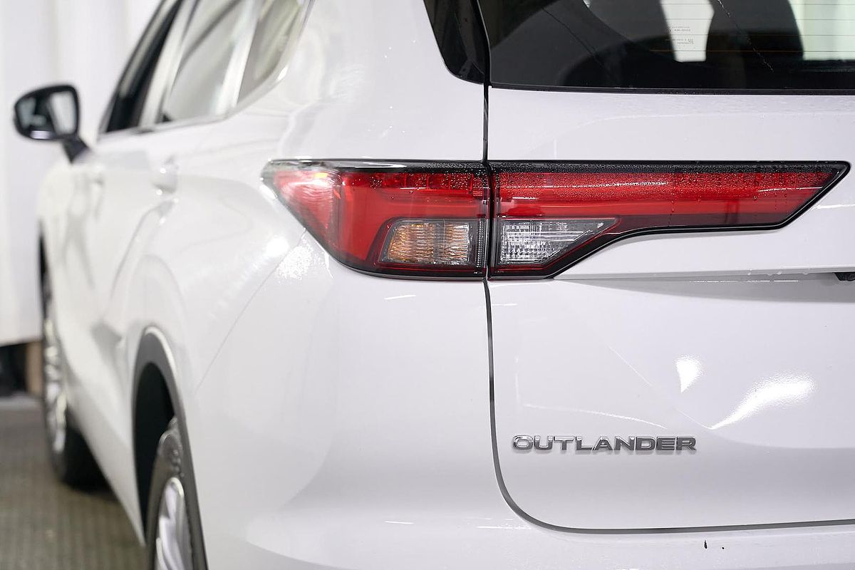 2024 Mitsubishi Outlander ES ZM