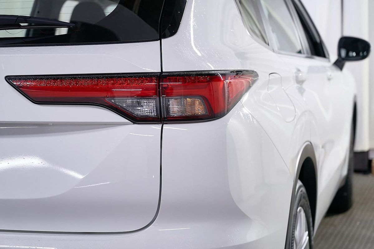 2024 Mitsubishi Outlander ES ZM