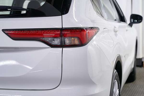 2024 Mitsubishi Outlander ES ZM