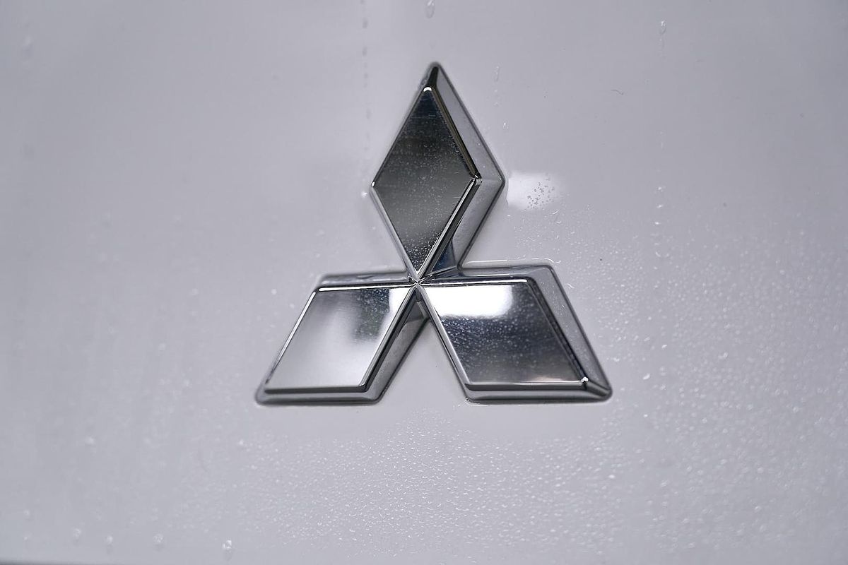 2024 Mitsubishi Outlander ES ZM
