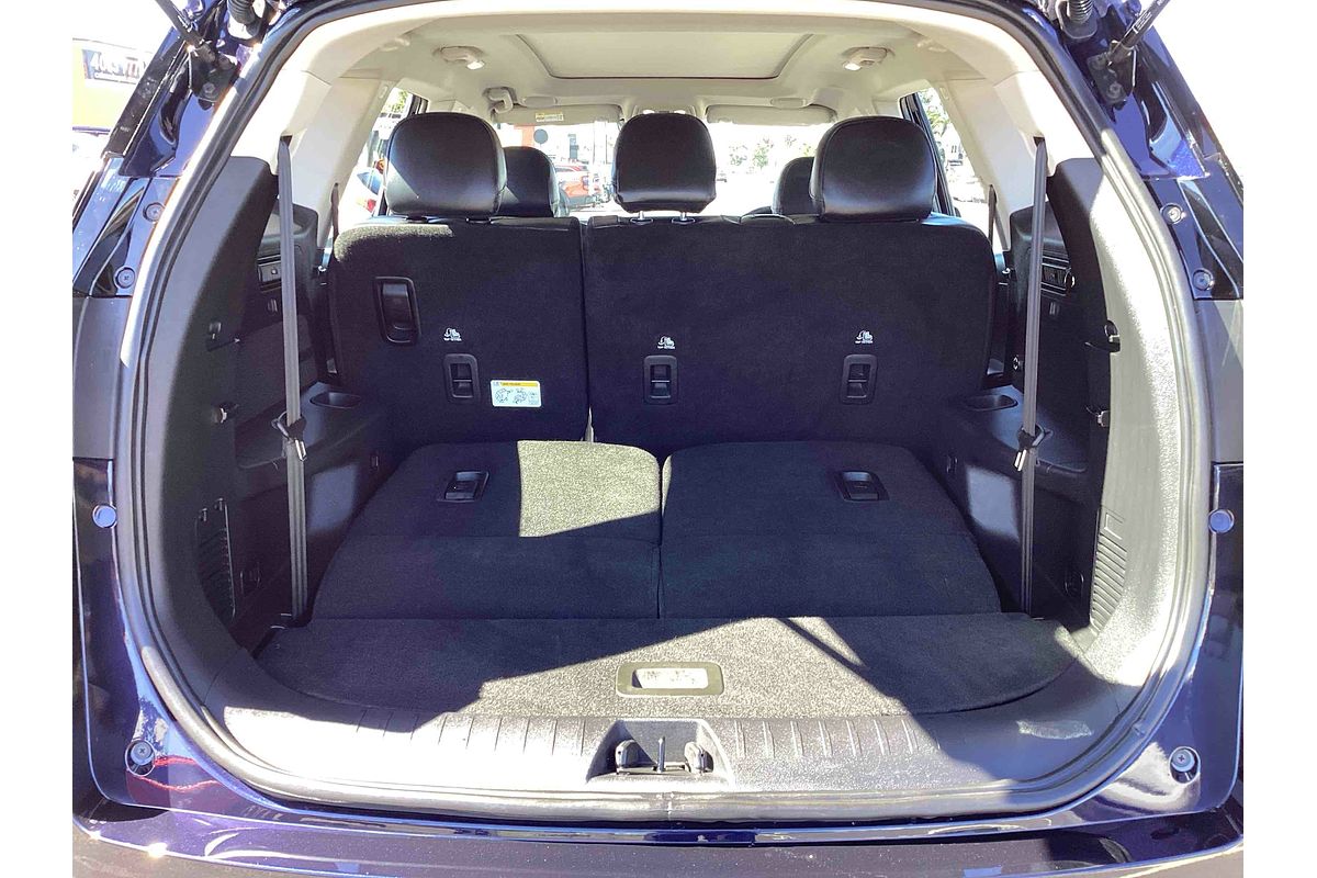 2025 Mahindra XUV700 AX7L
