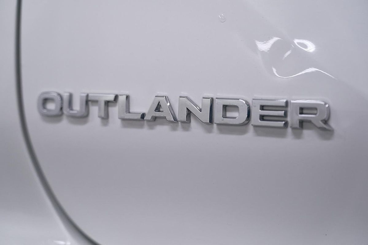 2024 Mitsubishi Outlander ES ZM