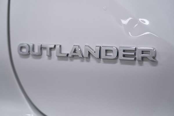 2024 Mitsubishi Outlander ES ZM