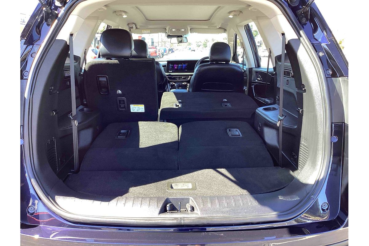 2025 Mahindra XUV700 AX7L