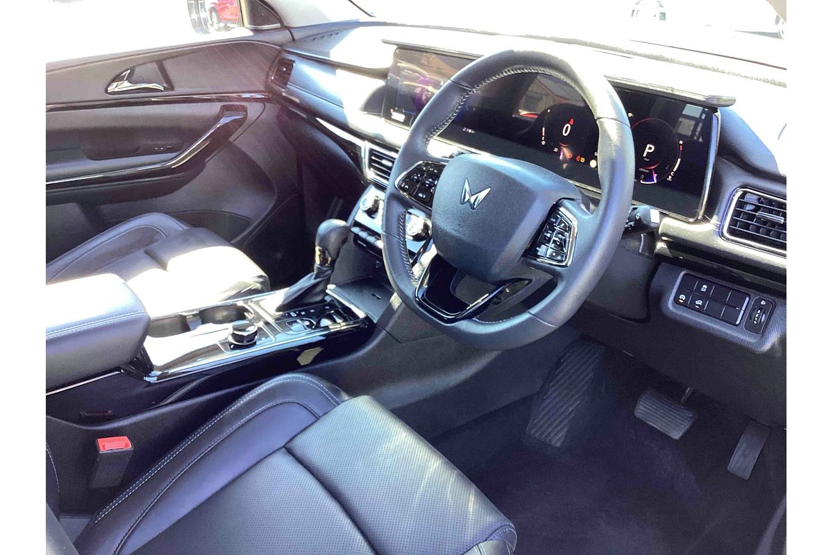 2025 Mahindra XUV700 AX7L