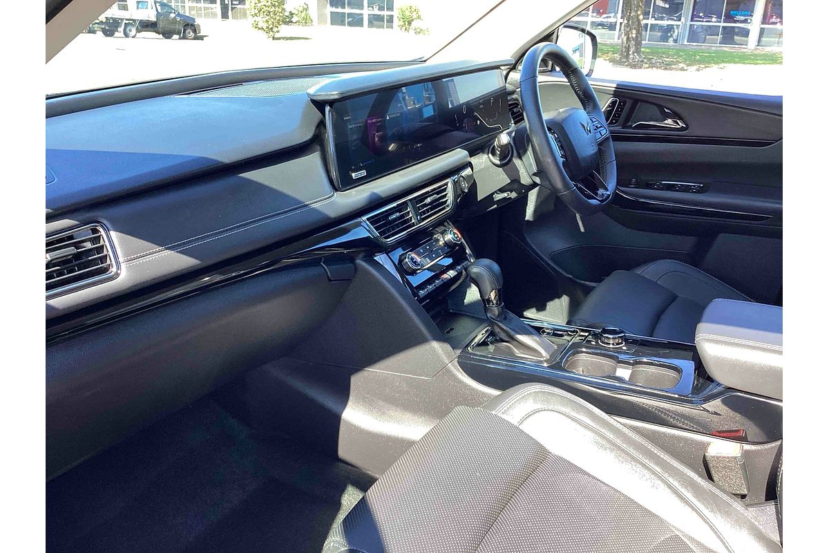 2025 Mahindra XUV700 AX7L
