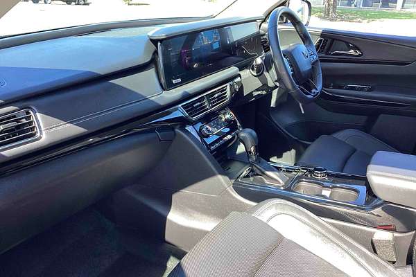 2025 Mahindra XUV700 AX7L