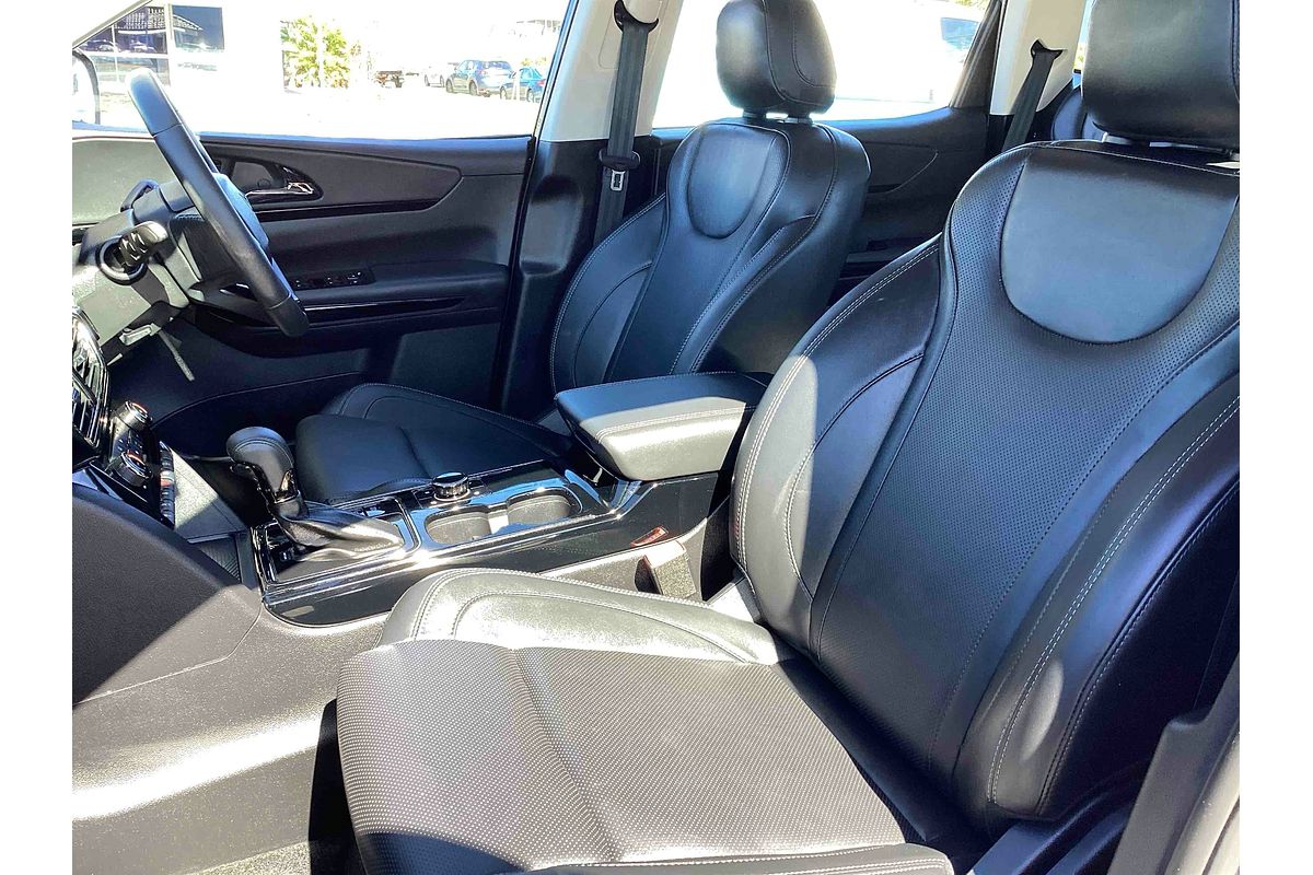 2025 Mahindra XUV700 AX7L