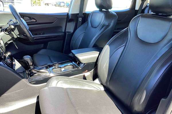 2025 Mahindra XUV700 AX7L