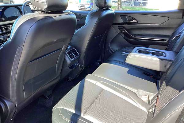 2025 Mahindra XUV700 AX7L