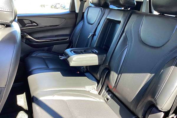 2025 Mahindra XUV700 AX7L