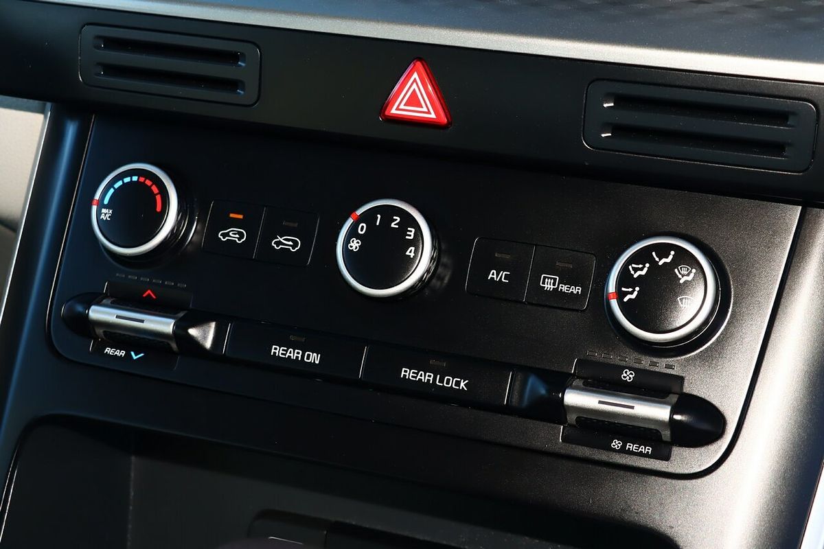 2023 Kia Carnival S KA4