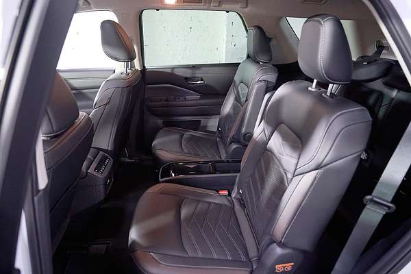2023 Nissan Pathfinder Ti-L R53