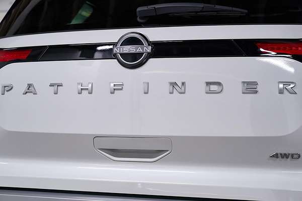 2023 Nissan Pathfinder Ti-L R53
