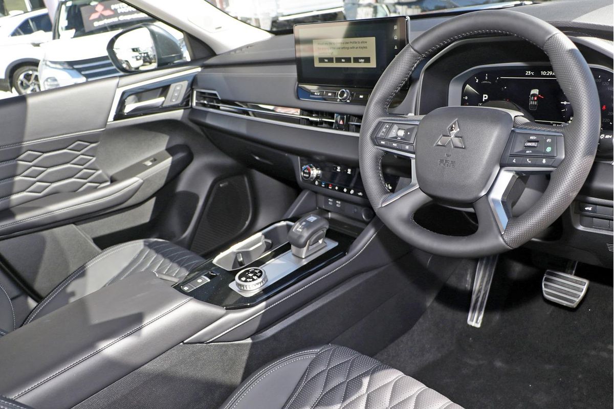 2025 Mitsubishi Outlander Exceed ZM