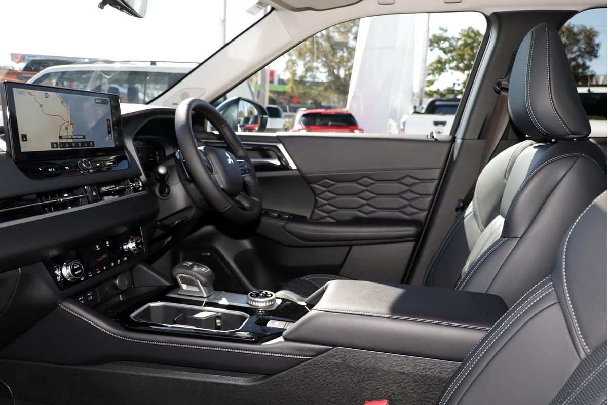 2025 Mitsubishi Outlander Exceed ZM