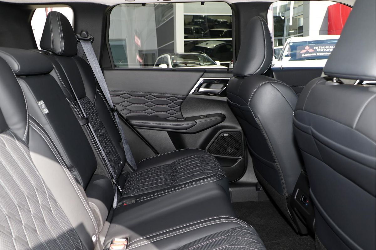 2025 Mitsubishi Outlander Exceed ZM