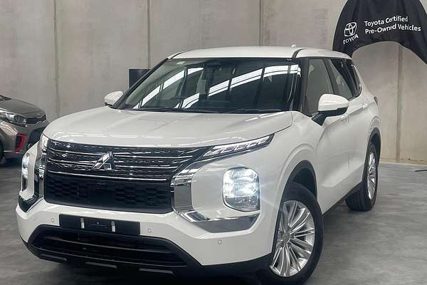 2024 Mitsubishi Outlander ES ZM