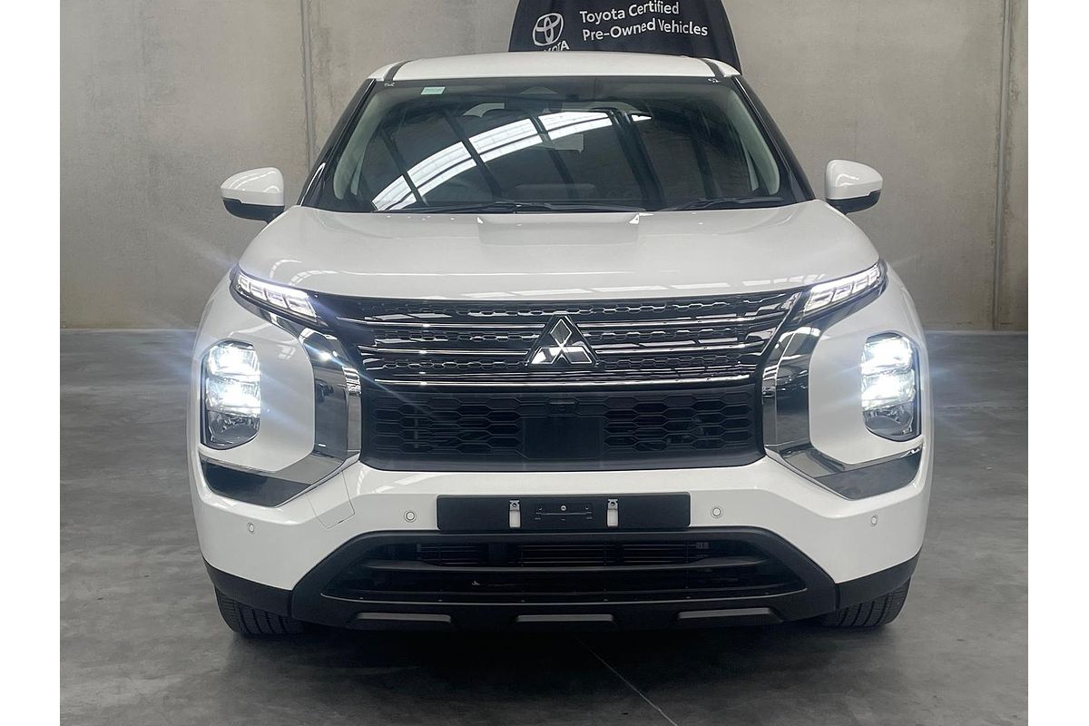 2024 Mitsubishi Outlander ES ZM