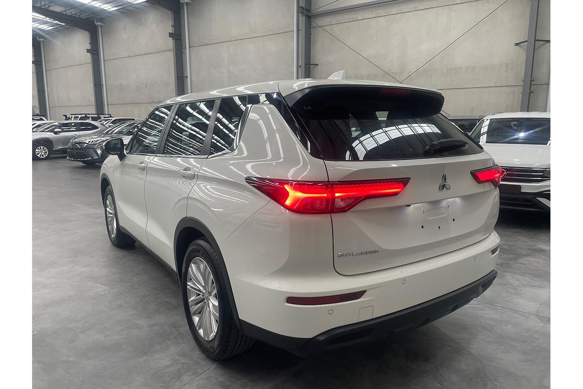 2024 Mitsubishi Outlander ES ZM