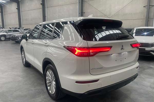 2024 Mitsubishi Outlander ES ZM