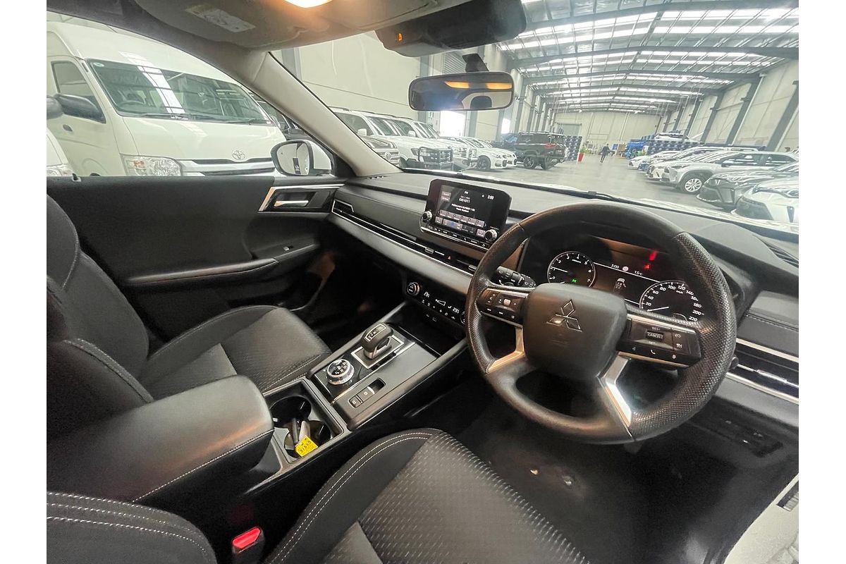 2024 Mitsubishi Outlander ES ZM