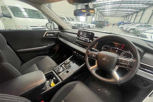 2024 Mitsubishi Outlander ES ZM