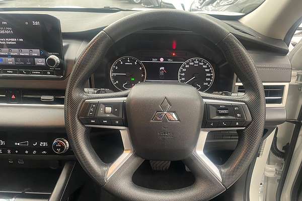 2024 Mitsubishi Outlander ES ZM