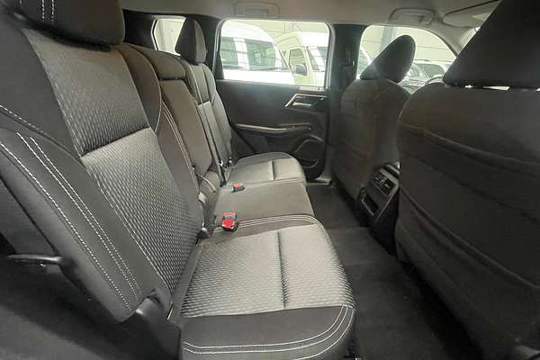 2024 Mitsubishi Outlander ES ZM
