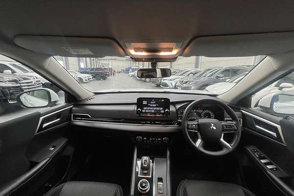 2024 Mitsubishi Outlander ES ZM