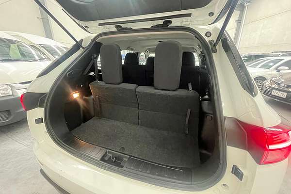 2024 Mitsubishi Outlander ES ZM