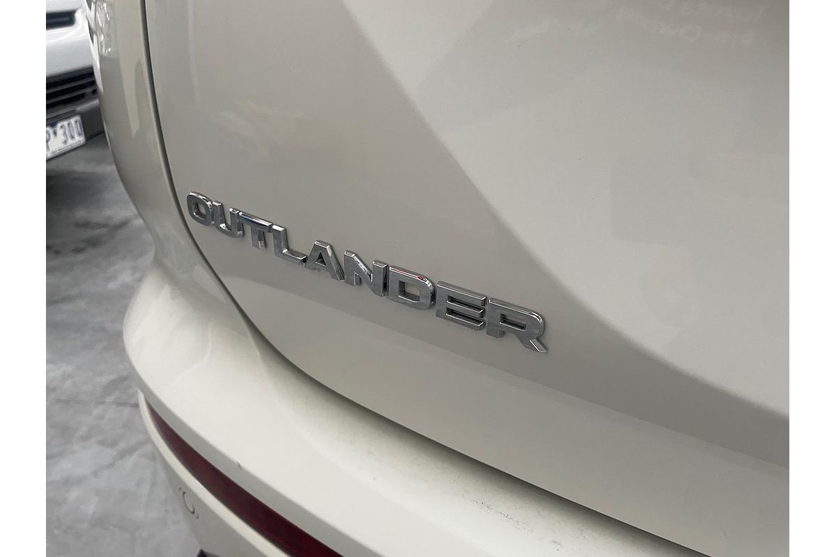 2024 Mitsubishi Outlander ES ZM
