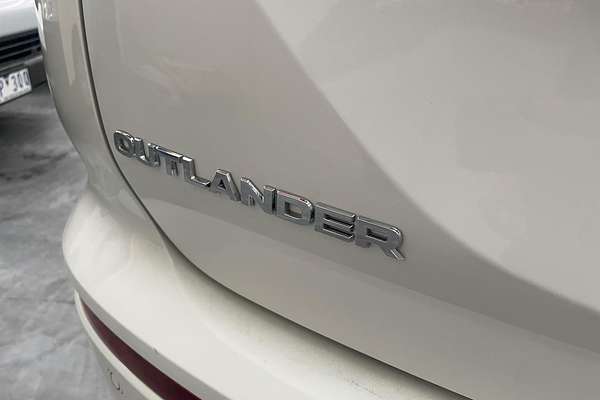 2024 Mitsubishi Outlander ES ZM