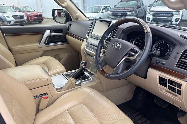 2017 Toyota Landcruiser Sahara VDJ200R