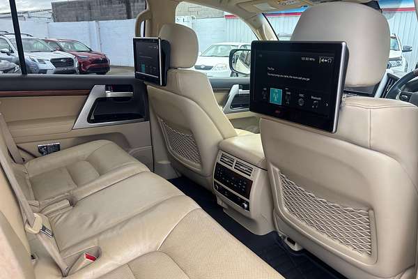 2017 Toyota Landcruiser Sahara VDJ200R
