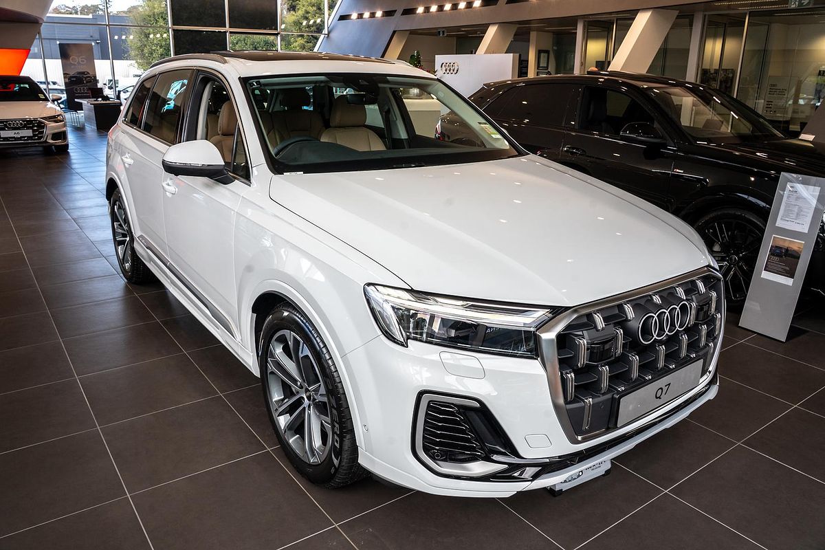 2025 Audi Q7 45 TFSI 4M