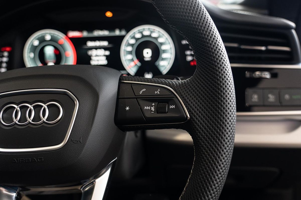 2025 Audi Q8 50 TDI S line F1