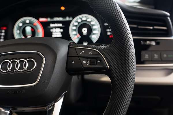 2025 Audi Q8 50 TDI S line F1