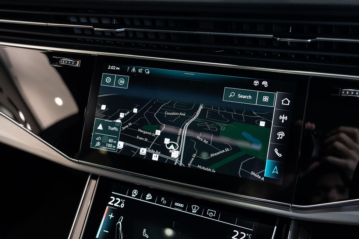 2025 Audi Q8 50 TDI S line F1