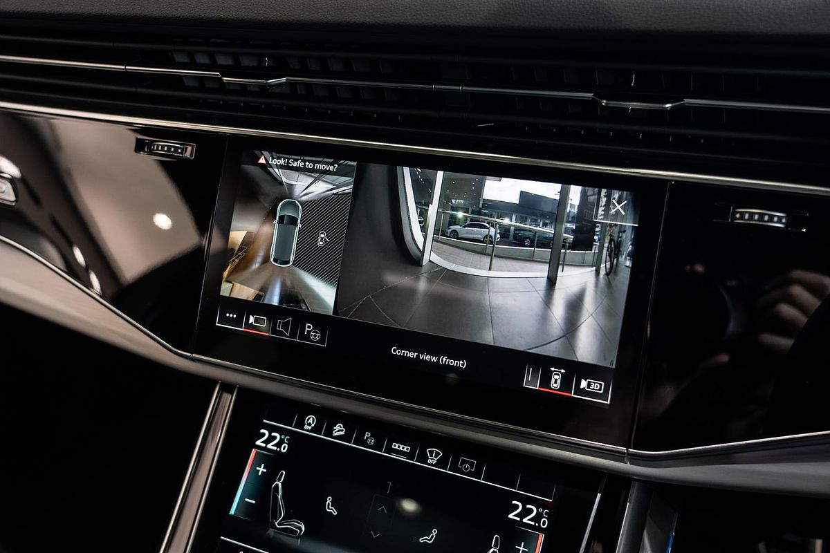 2025 Audi Q8 50 TDI S line F1
