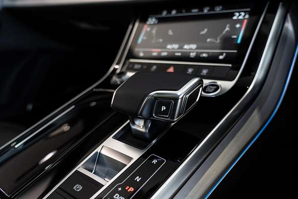 2025 Audi Q8 50 TDI S line F1