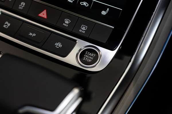 2025 Audi Q8 50 TDI S line F1