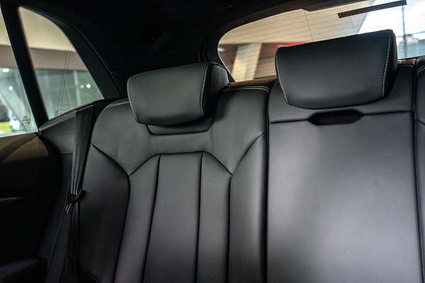 2025 Audi Q8 50 TDI S line F1